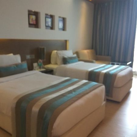 Ramada by Wyndham Navi Mumbai Hotel Bagian luar foto