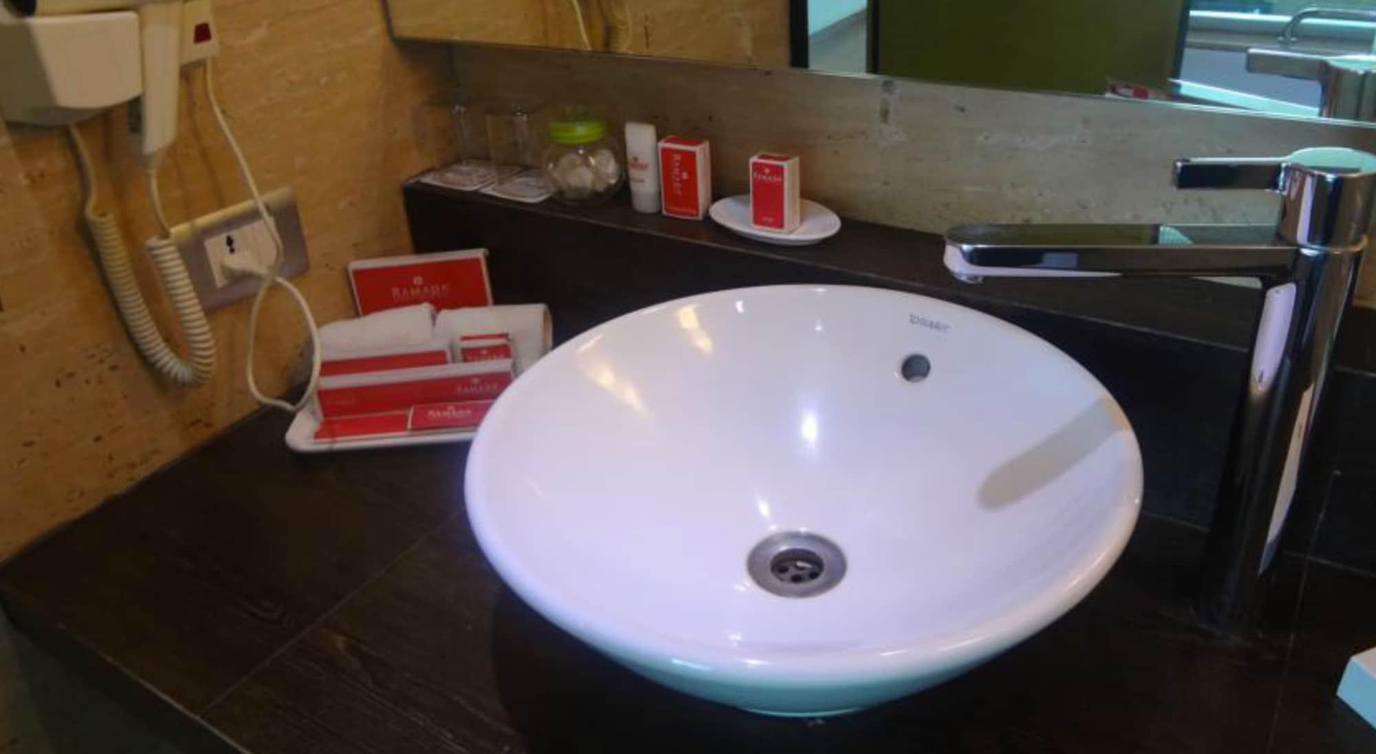 Ramada by Wyndham Navi Mumbai Hotel Bagian luar foto