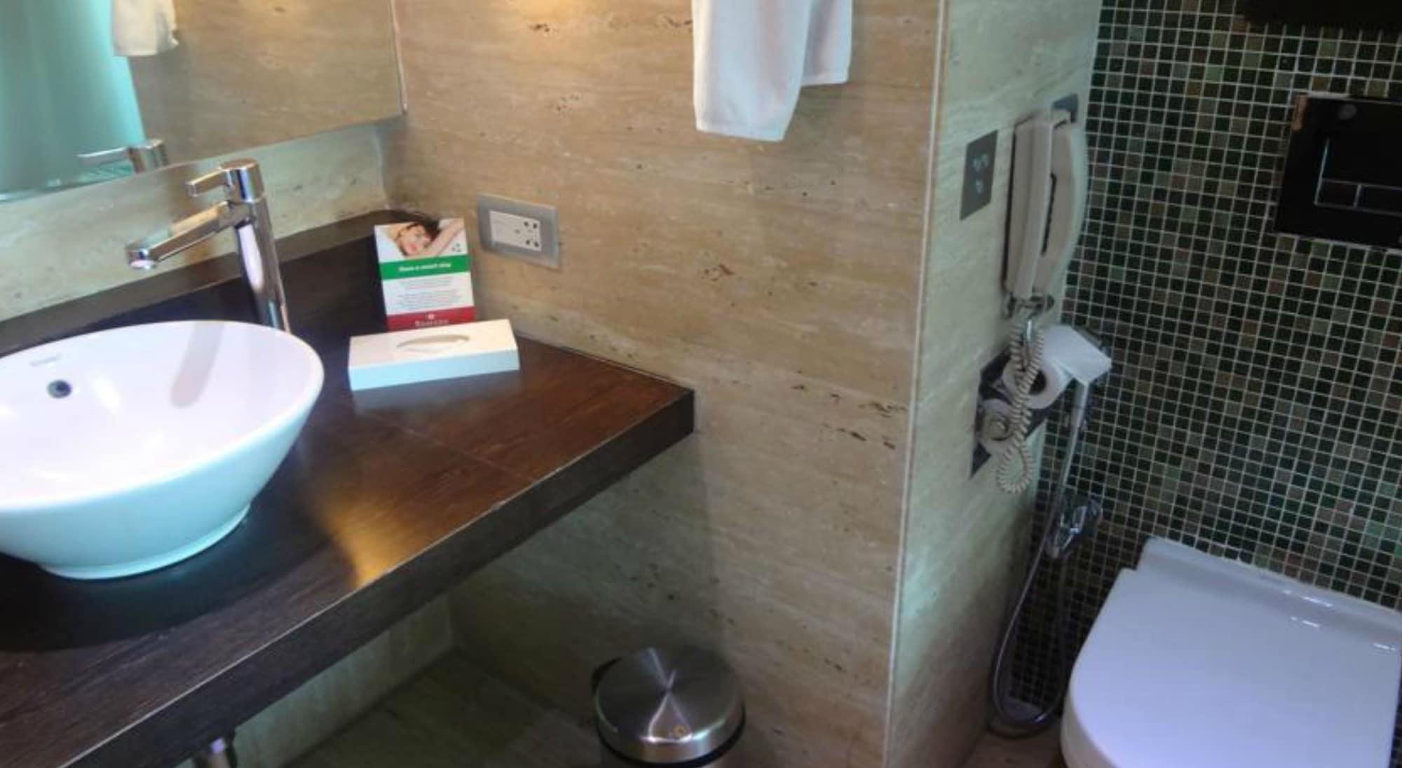 Ramada by Wyndham Navi Mumbai Hotel Bagian luar foto