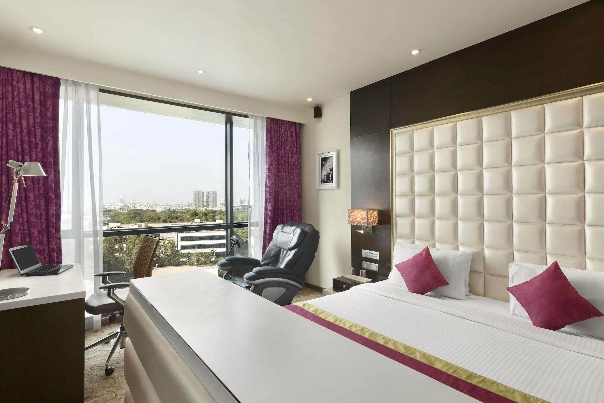 Ramada by Wyndham Navi Mumbai Hotel Bagian luar foto