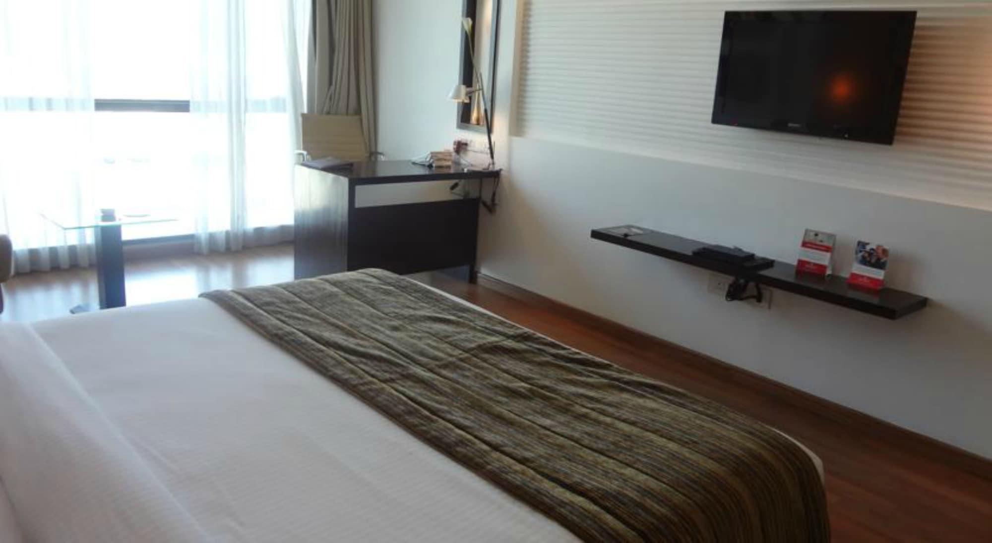 Ramada by Wyndham Navi Mumbai Hotel Bagian luar foto