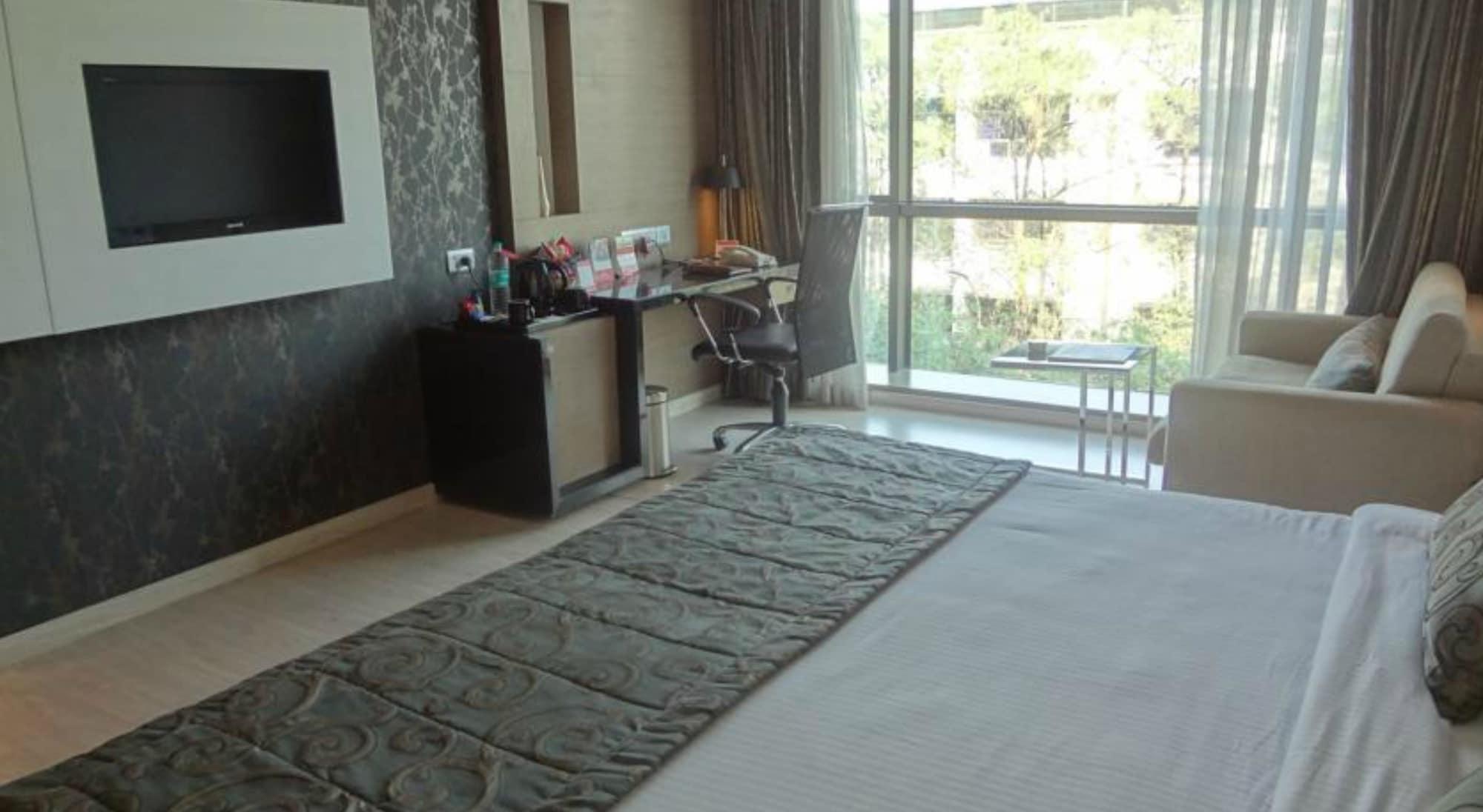 Ramada by Wyndham Navi Mumbai Hotel Bagian luar foto