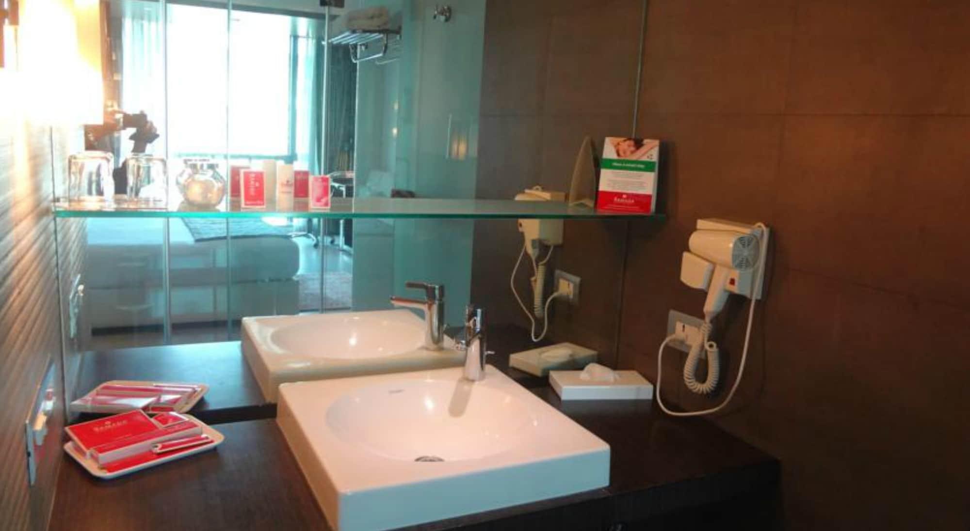 Ramada by Wyndham Navi Mumbai Hotel Bagian luar foto