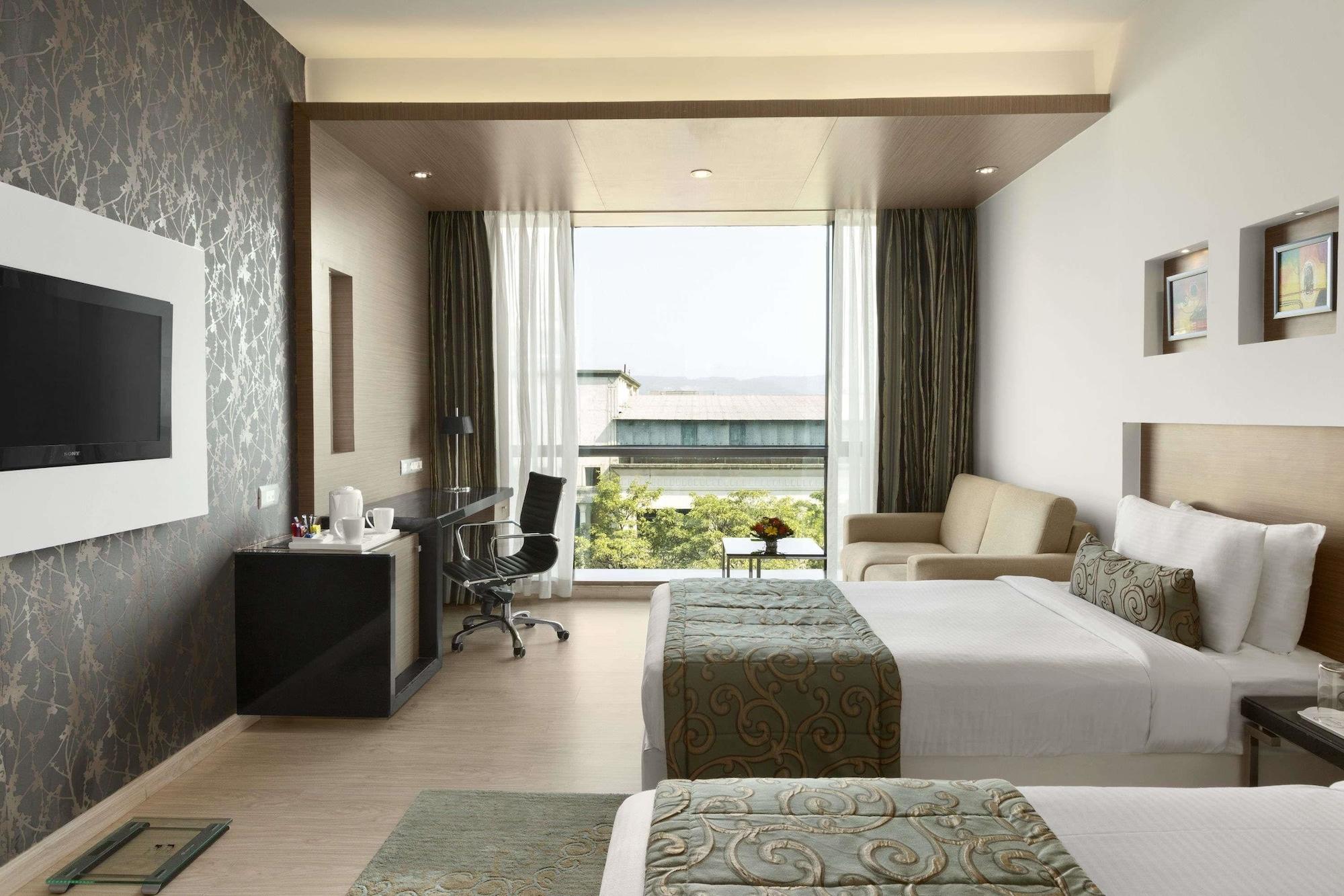 Ramada by Wyndham Navi Mumbai Hotel Bagian luar foto