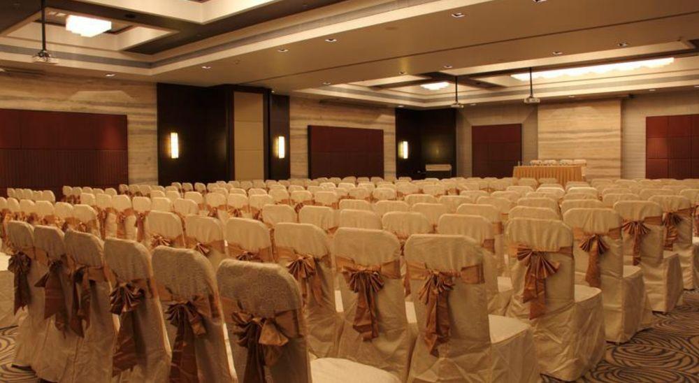 Ramada by Wyndham Navi Mumbai Hotel Bagian luar foto