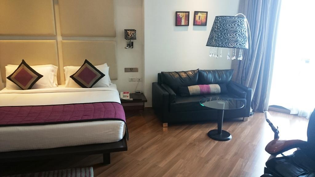 Ramada by Wyndham Navi Mumbai Hotel Bagian luar foto