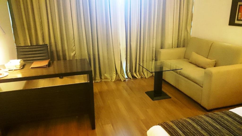 Ramada by Wyndham Navi Mumbai Hotel Bagian luar foto