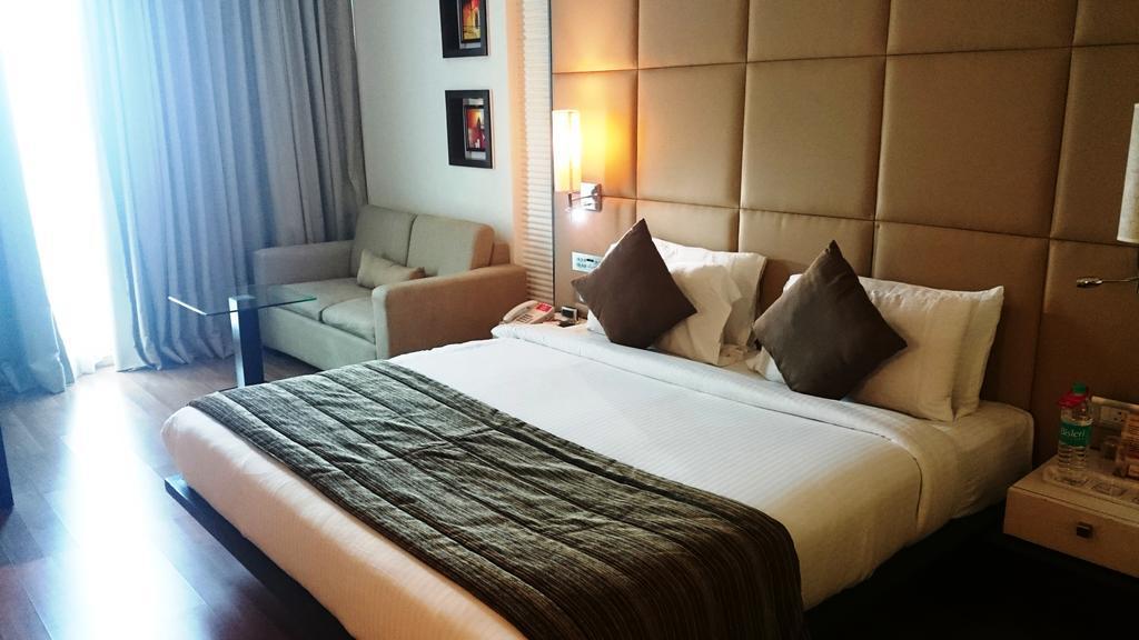 Ramada by Wyndham Navi Mumbai Hotel Bagian luar foto