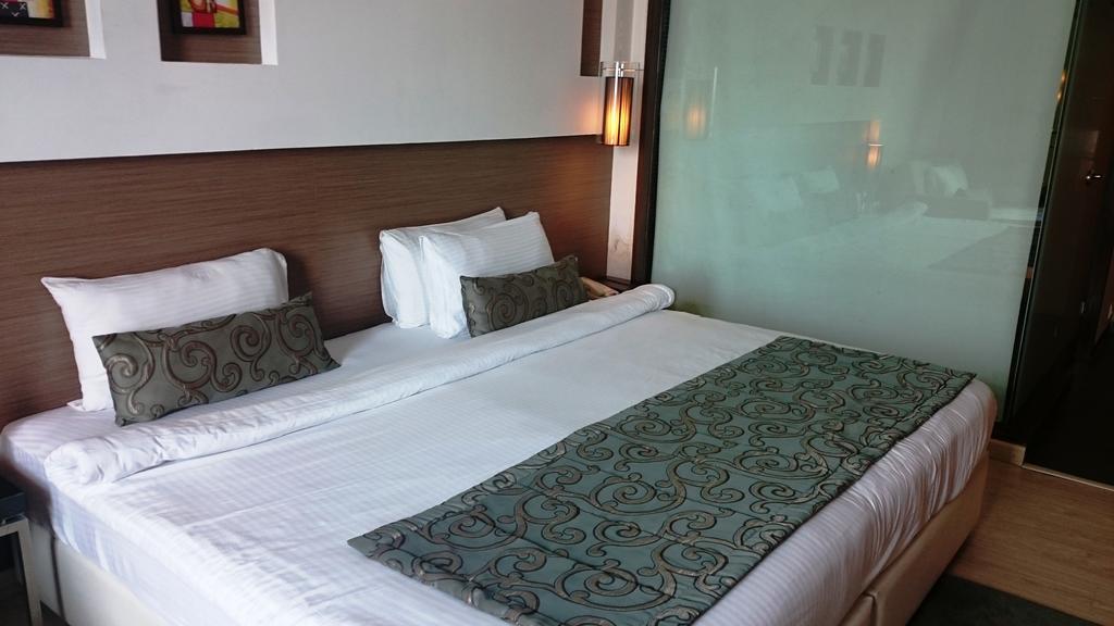 Ramada by Wyndham Navi Mumbai Hotel Bagian luar foto