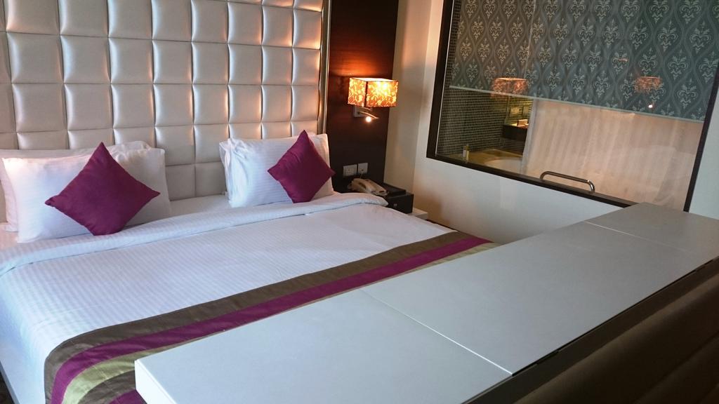 Ramada by Wyndham Navi Mumbai Hotel Bagian luar foto