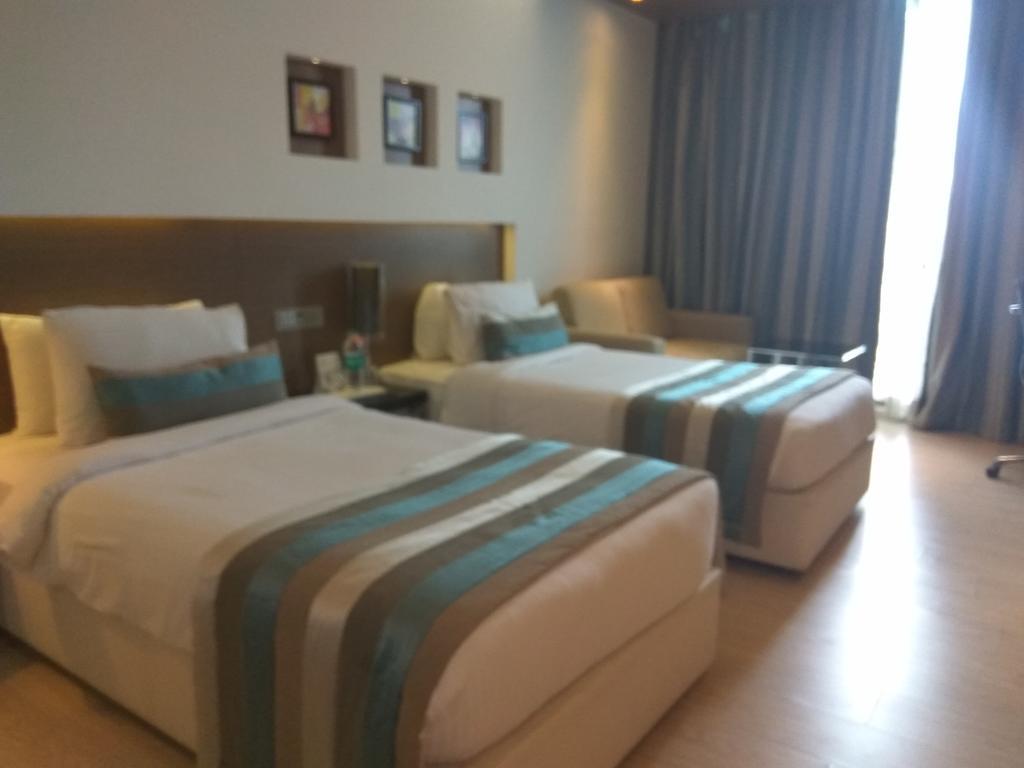 Ramada by Wyndham Navi Mumbai Hotel Bagian luar foto