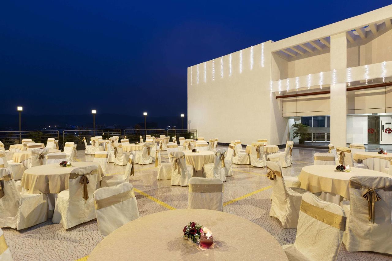 Ramada by Wyndham Navi Mumbai Hotel Bagian luar foto