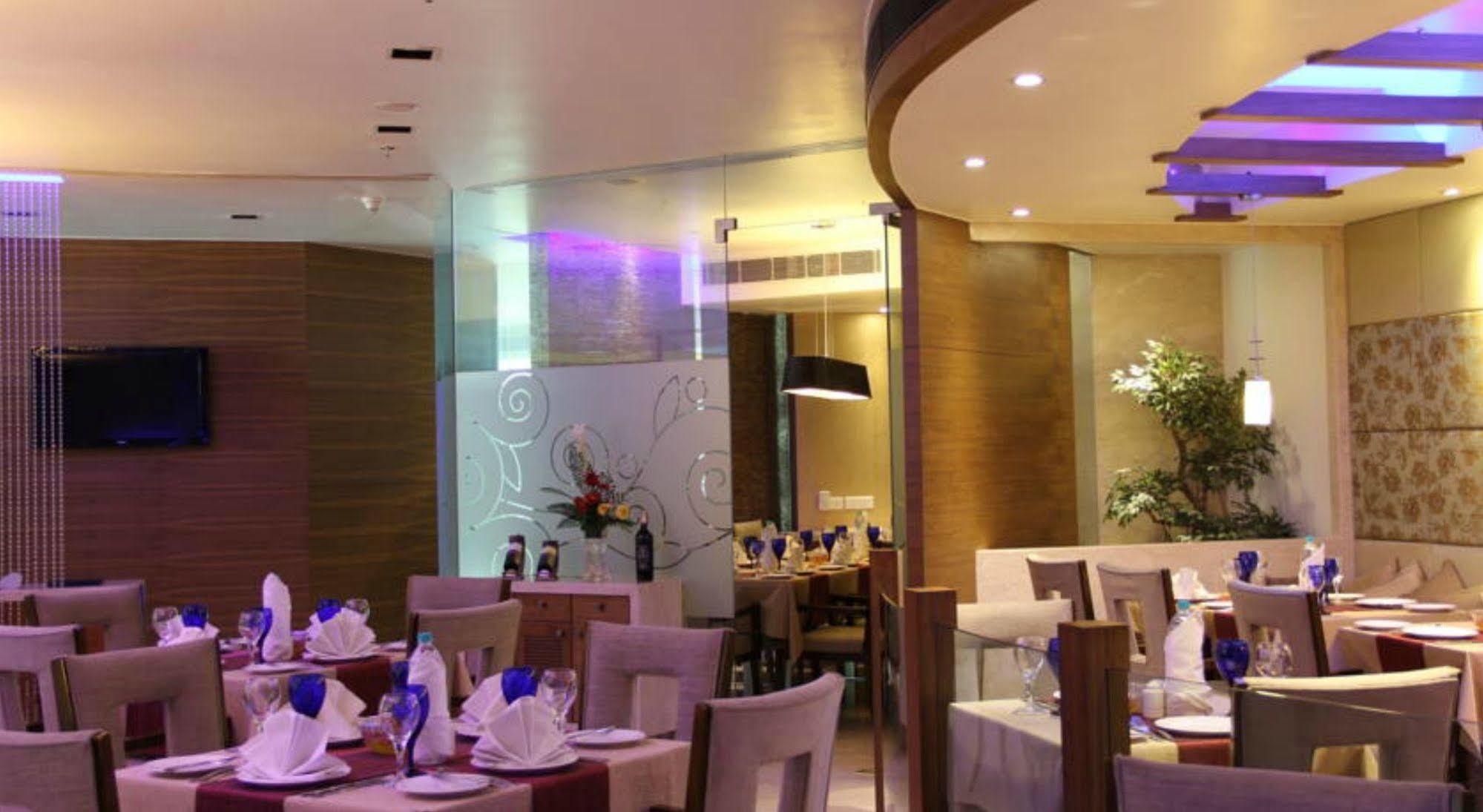 Ramada by Wyndham Navi Mumbai Hotel Bagian luar foto