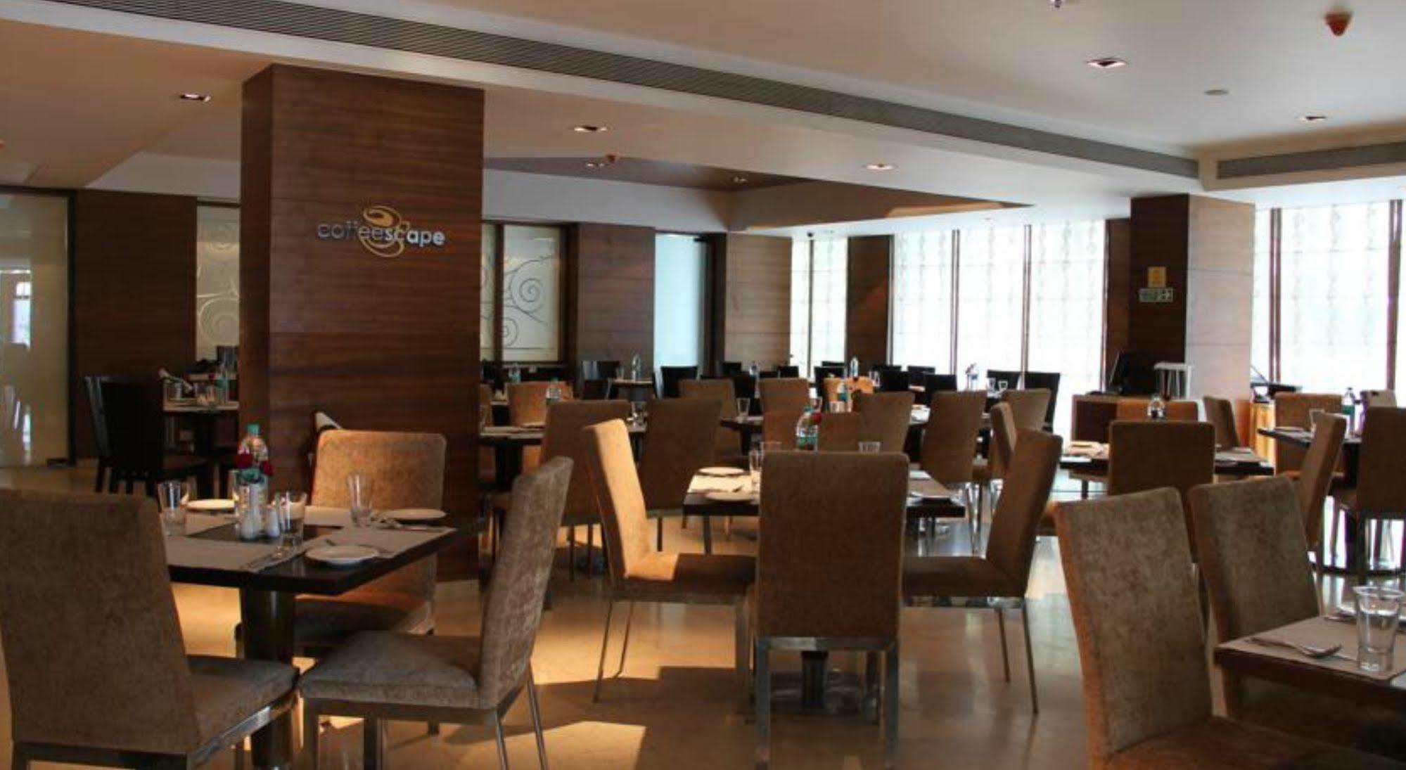 Ramada by Wyndham Navi Mumbai Hotel Bagian luar foto