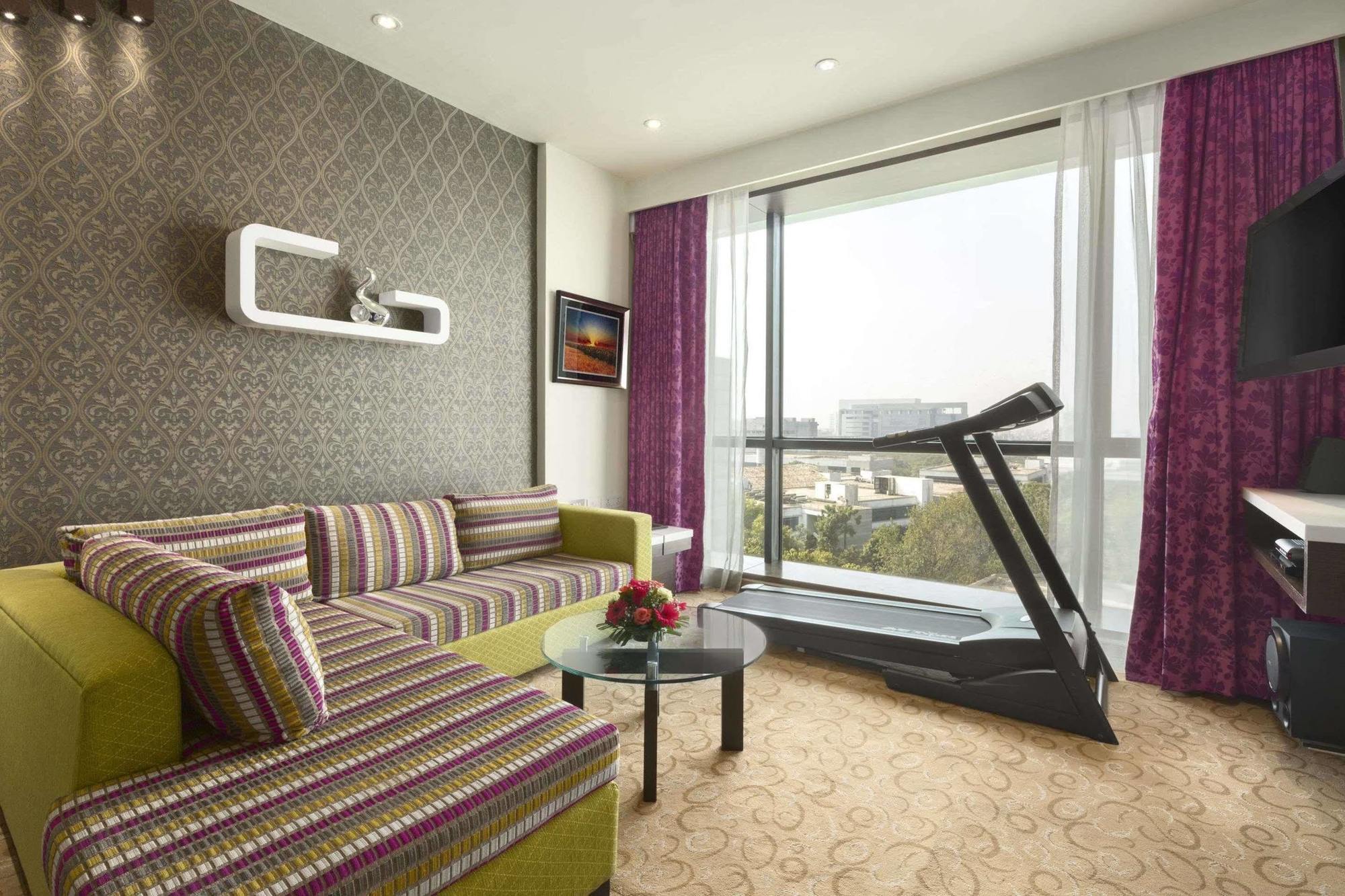 Ramada by Wyndham Navi Mumbai Hotel Bagian luar foto