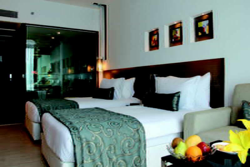 Ramada by Wyndham Navi Mumbai Hotel Bagian luar foto